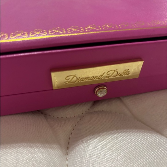 Diamond Dolls Co - Elegant Necklace with Mickey Accents - Picture 5 of 6